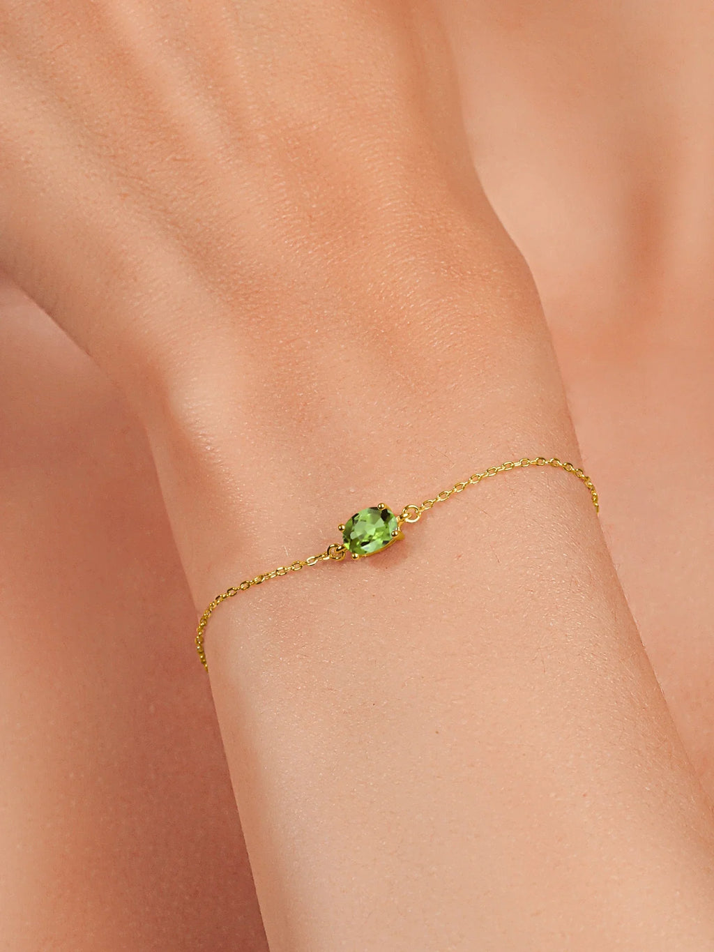Gem Stone King 18K Yellow Gold Plated Silver Green Peridot Solitaire Bracelet For Feminine (0.90 Cttw, Oval Cut 7x5mm)
